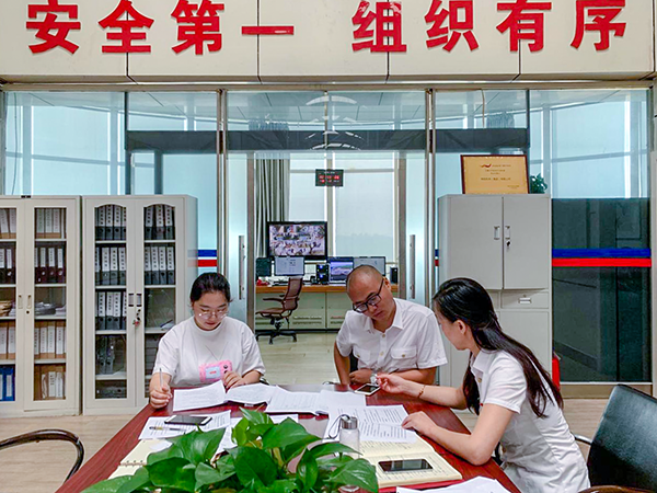 6月20日，運(yùn)行指揮中心協(xié)同各保障單位組織開展了2019年大面積航班延誤應(yīng)急處置演練。.png
